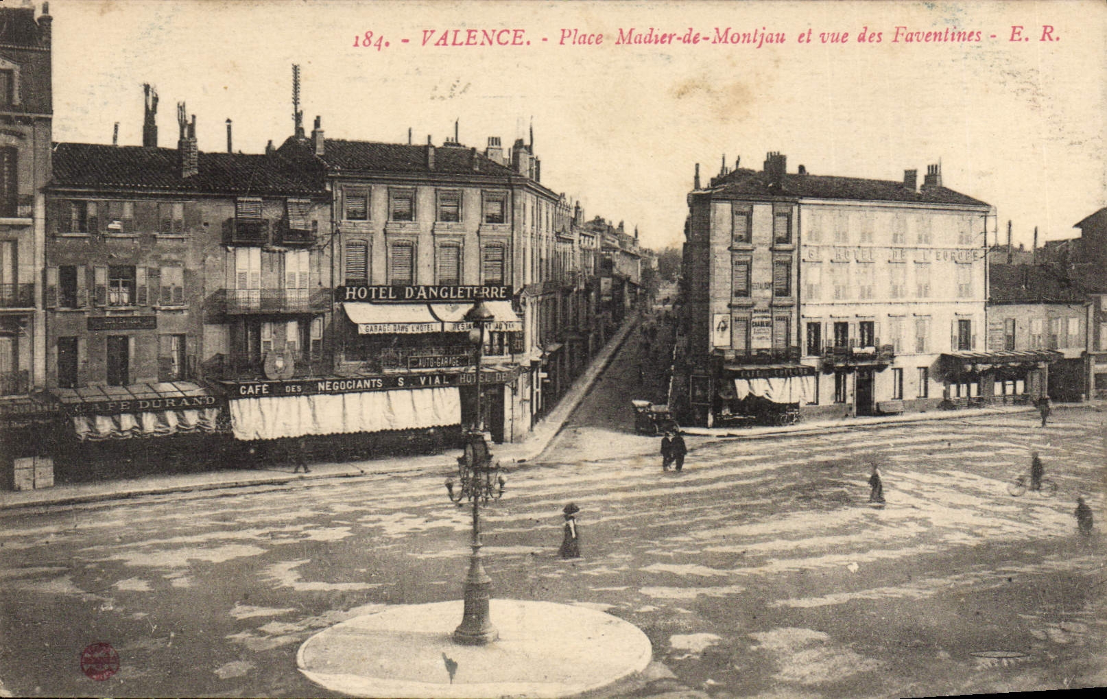 Valence - Place Madier-de-Montjau et vue des Faventines - E. R.