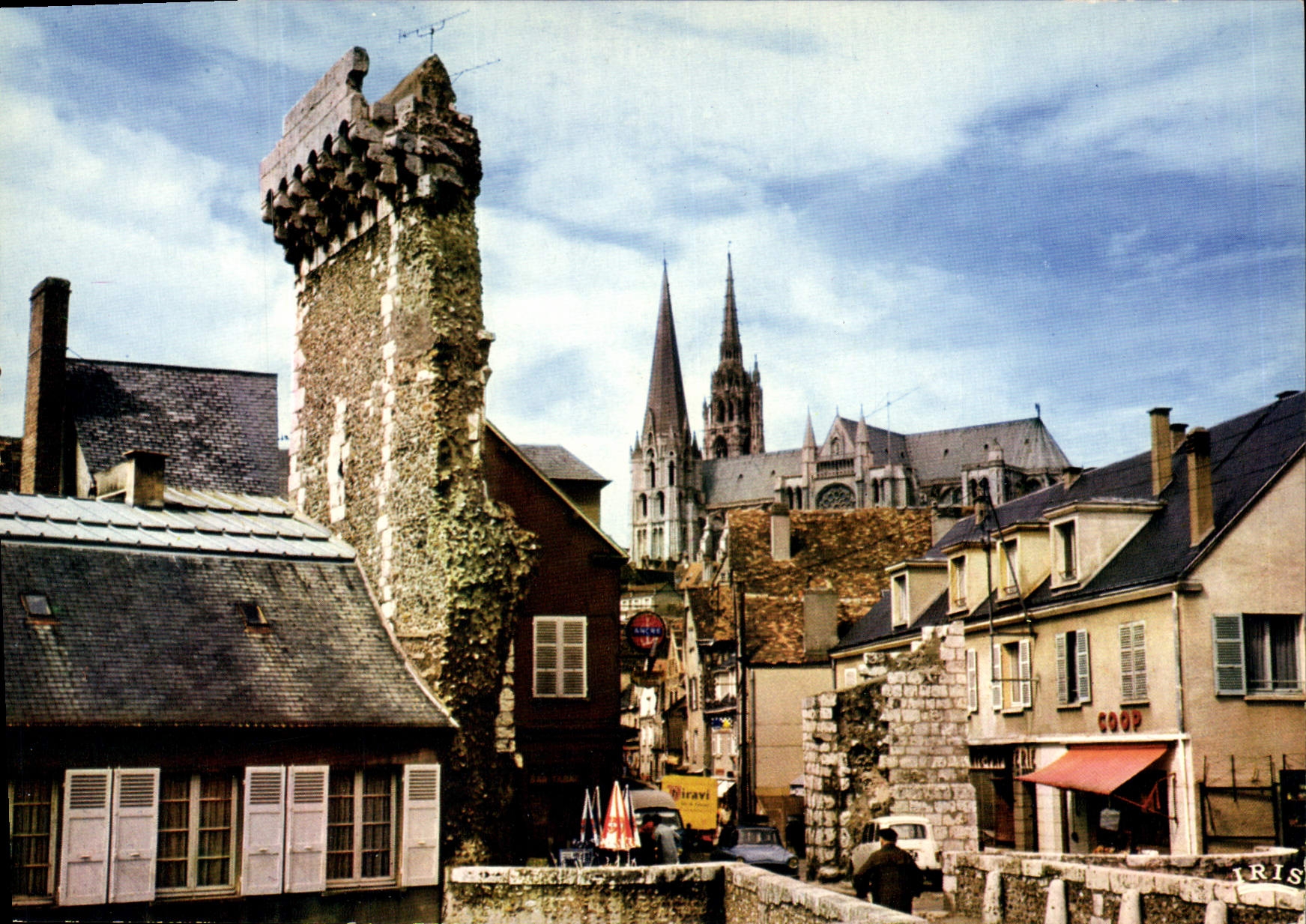 CPSM Chartres Les Ruines De La Porte Guillaume