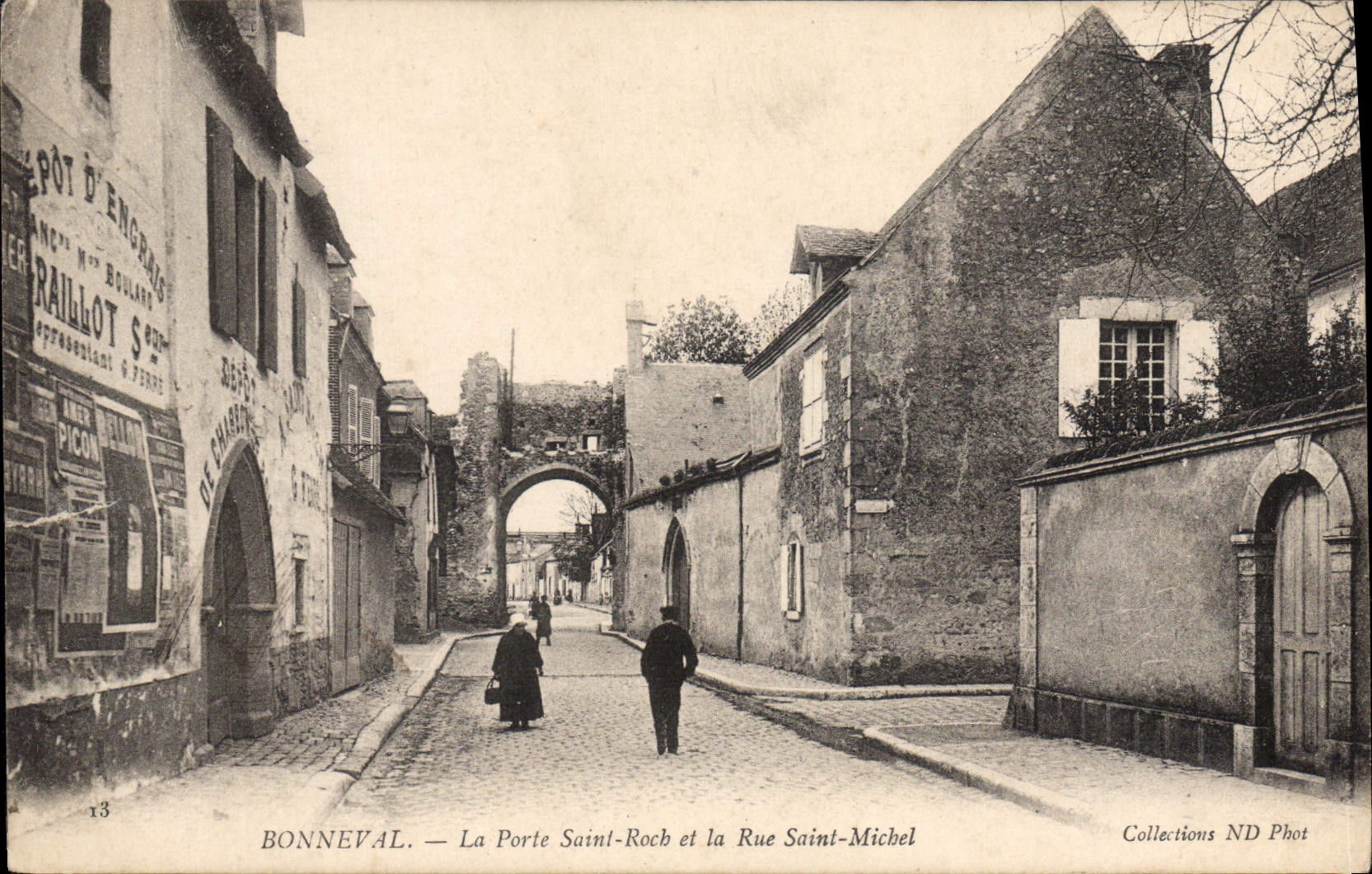 Bonneval — La Porte Saint-Roch et la Rue Saint-Michel — Collections ND Phot