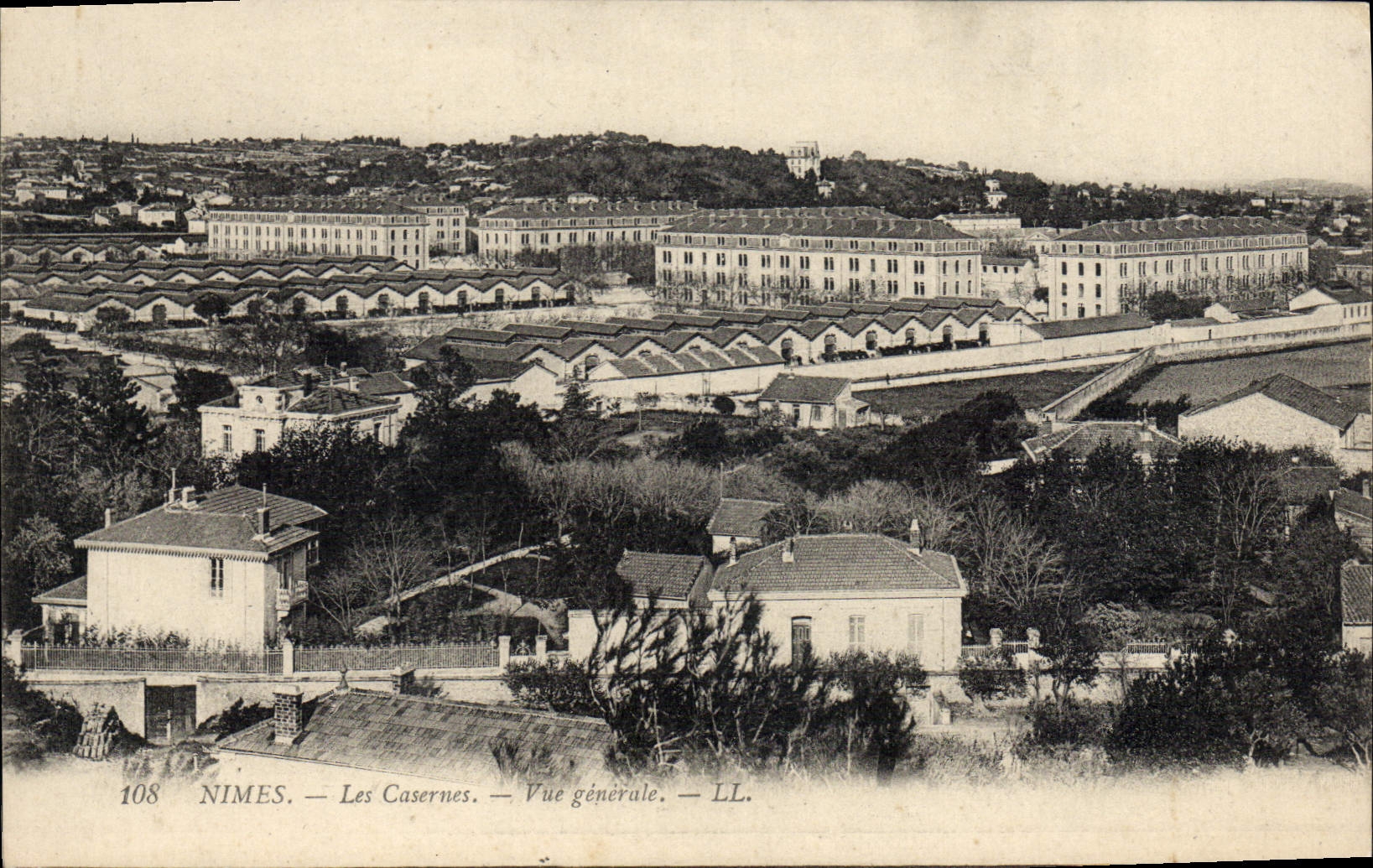 NIMES — Les Casernes — Vue générale — LL. — N° 108