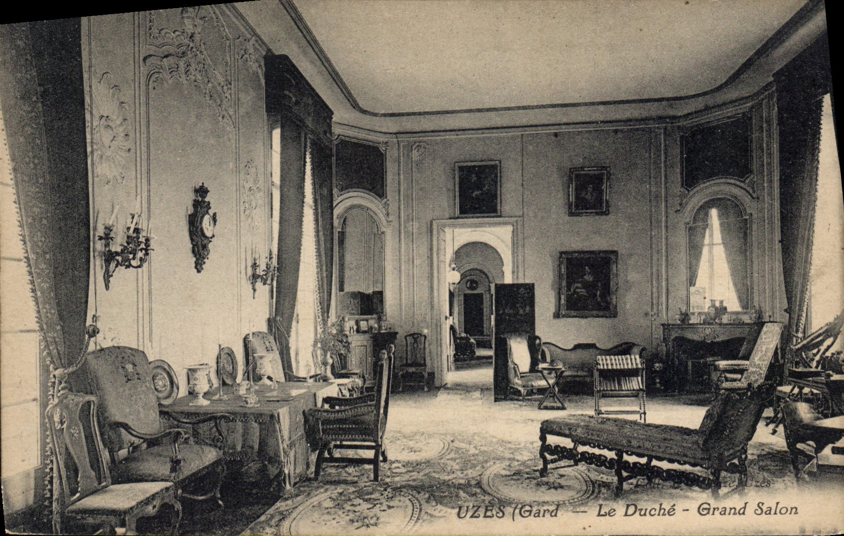 UZÈS (Gard) — Le Duché — Grand Salon