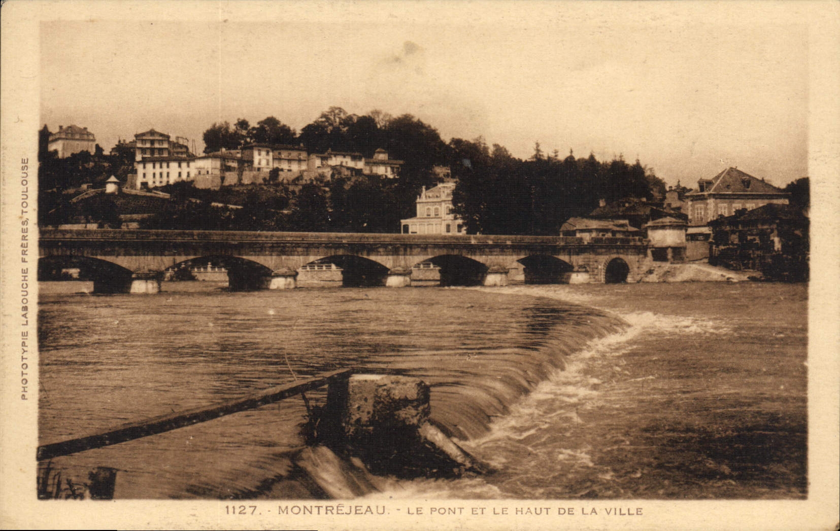 Montréjeau - Der Brücke und der obere Teil der Stadt — Phototype Labouche Frères, Toulouse, n° 1127