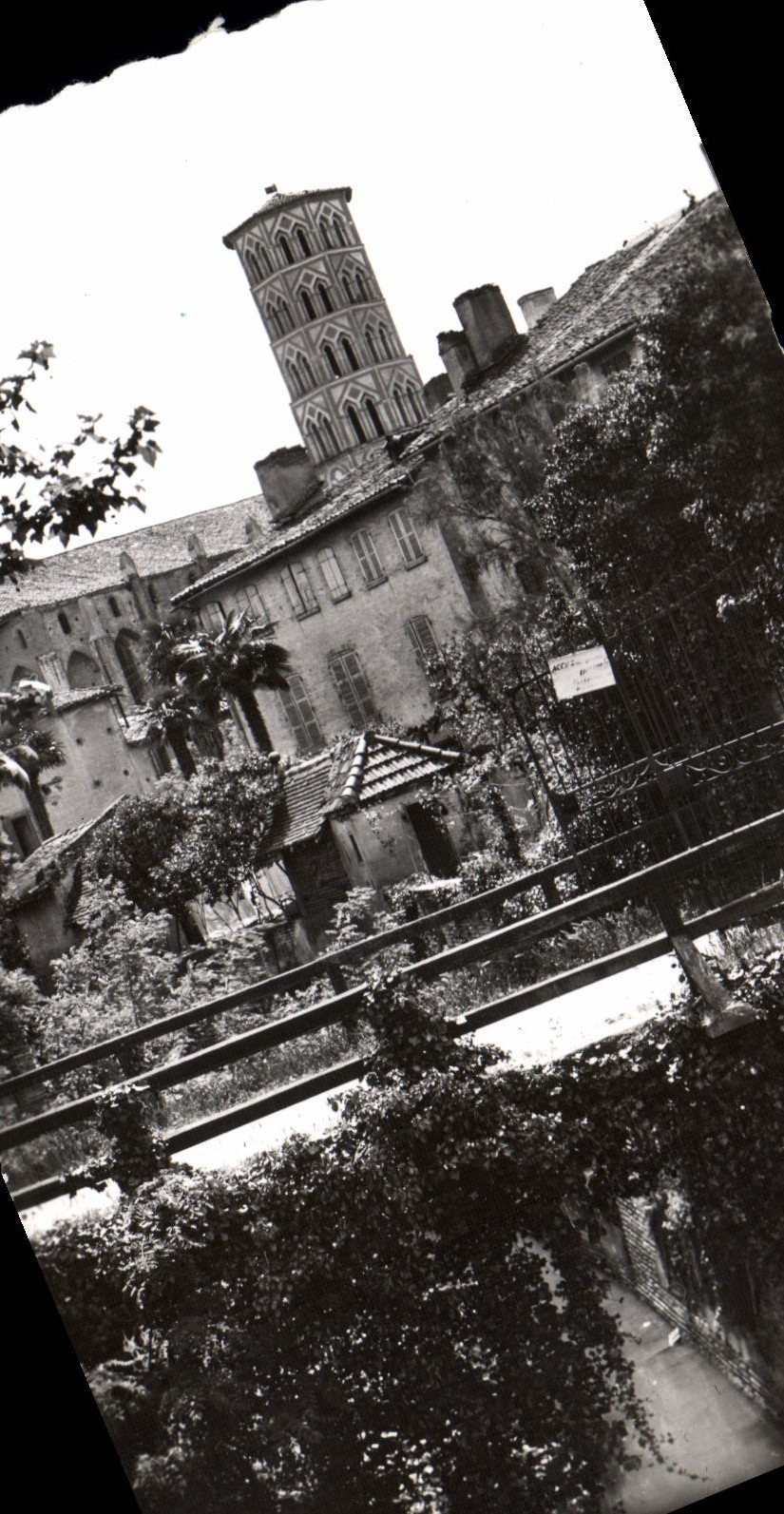 Lombez (Gers) — Perspective sur le Clocher — Vue prise du Canal