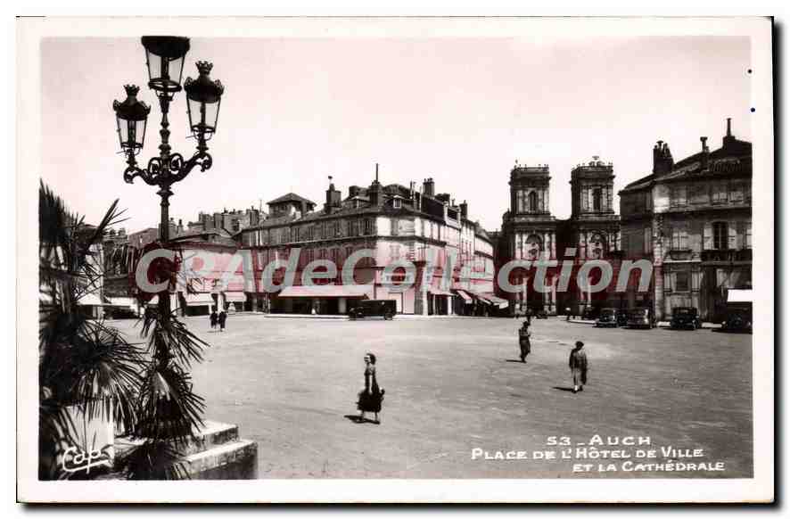 Auch — Place de l'Hôtel de Ville et la Cathédrale — C. J. F. - Strasbourg - Paris