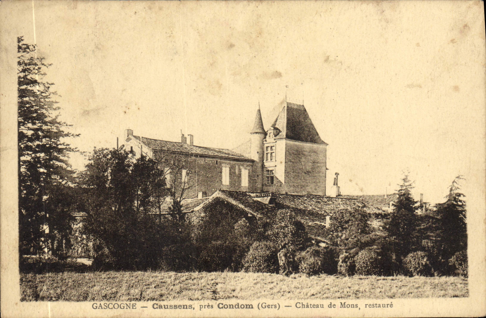 Gascogne — Caussens, près Condom (Gers) — Château de Mons, restauré