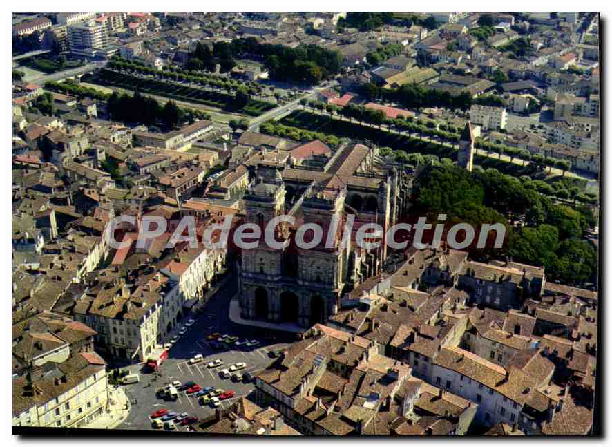 CPSM Reflets De La Gascogne Auch Vue Panoramique sur la Cathedrale Sainte Marie La Facade de Style R