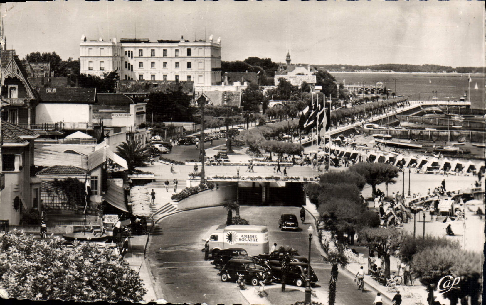 Arcachon — Promenade am Ufer und der Strand — Cap