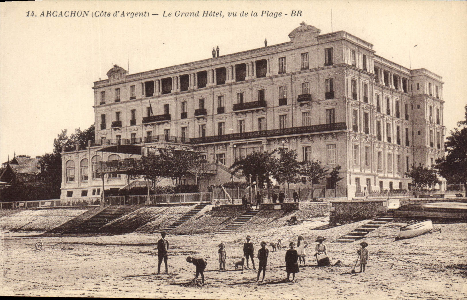 Arcachon (Côte d'Argent) — Le Grand Hôtel, vu de la Plage — BR