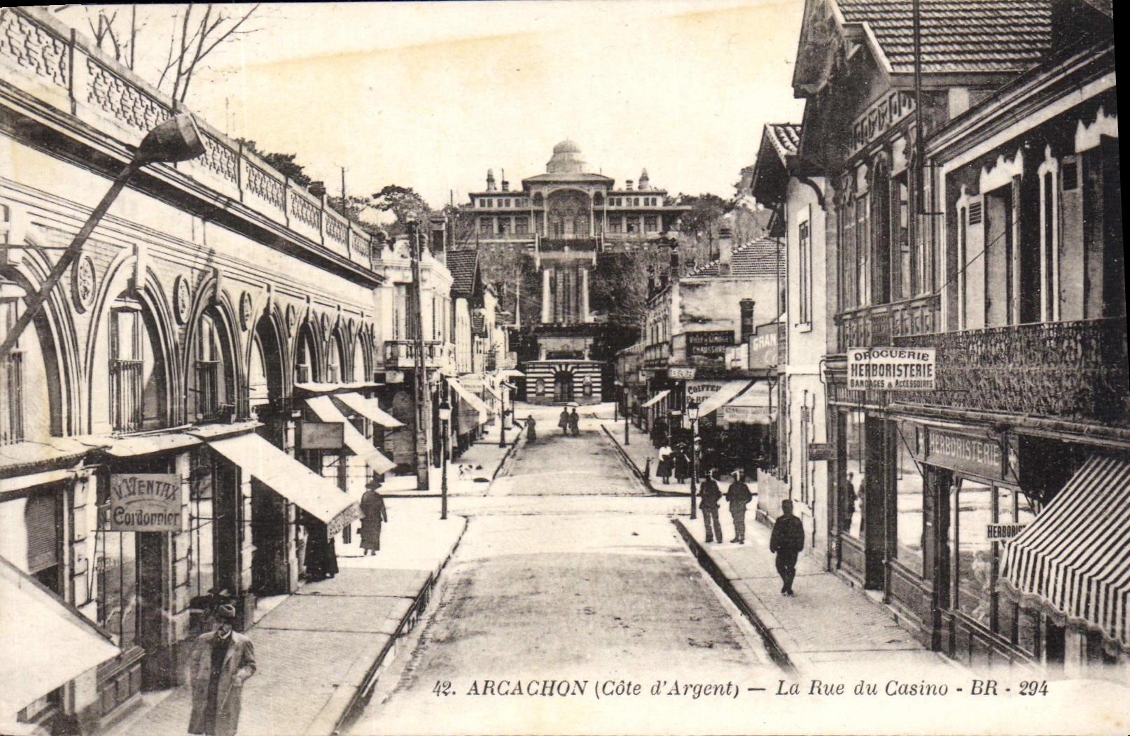Arcachon (Côte d'Argent) — La Rue du Casino — éditeur Bloc Frères, n° 294