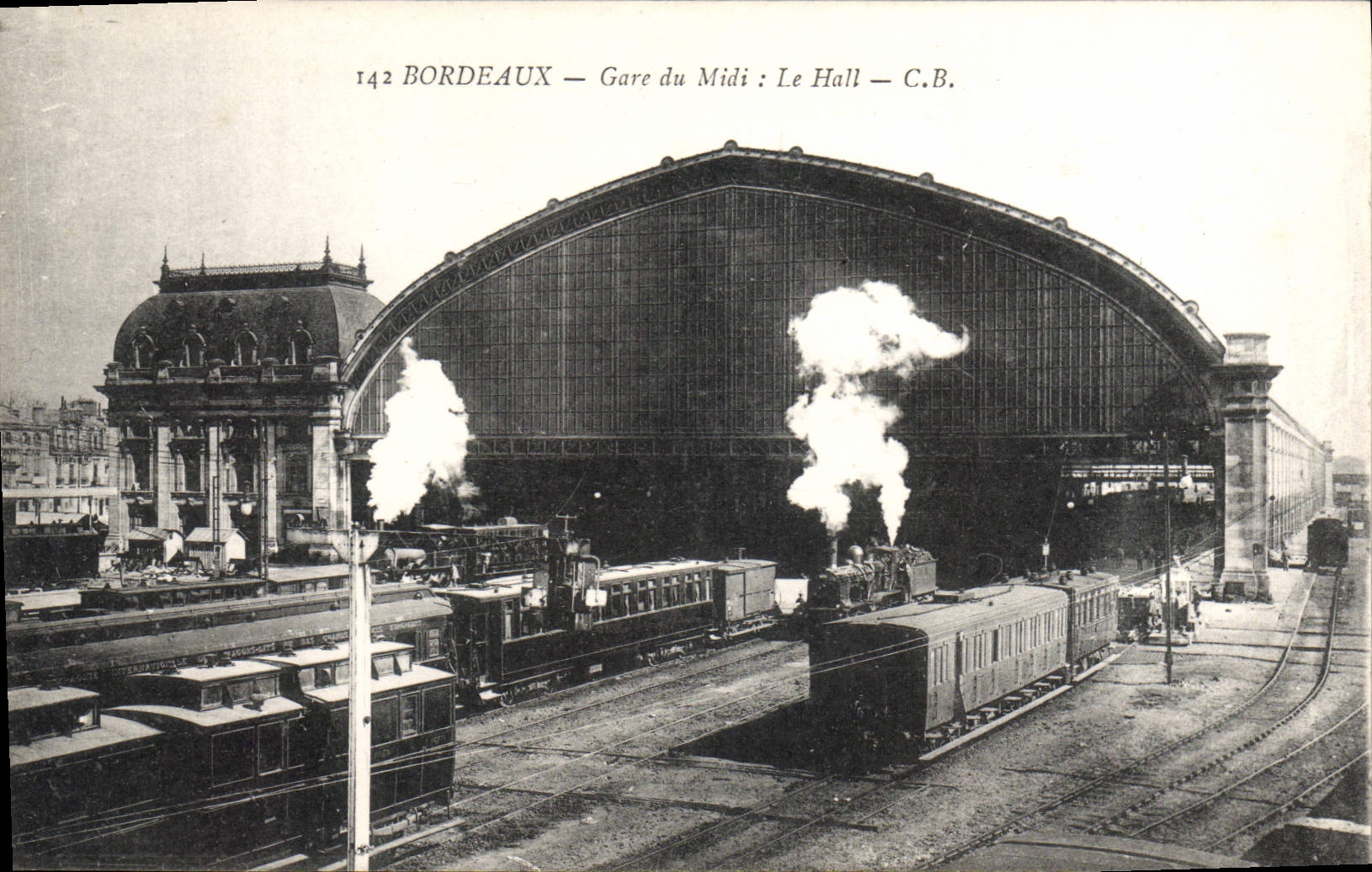 CPA Bordeaux Gare du Midi Le Hall locomotives à vapeur