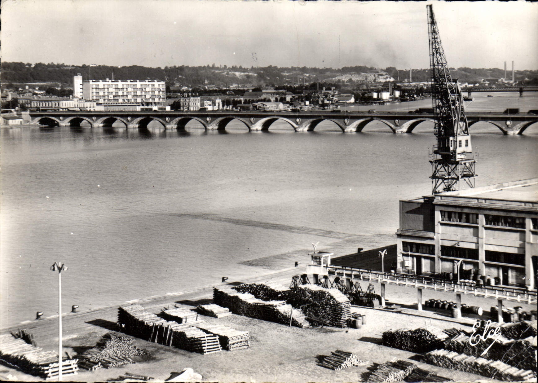 Bordeaux (Gironde) — De Steenbrug en de Brandweerkazerne — Uitgever Elce