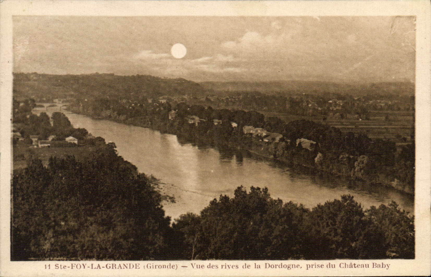 Ste-Foy-la-Grande (Gironde) — Ansicht der Ufer der Dordogne, aufgenommen vom Château Baby