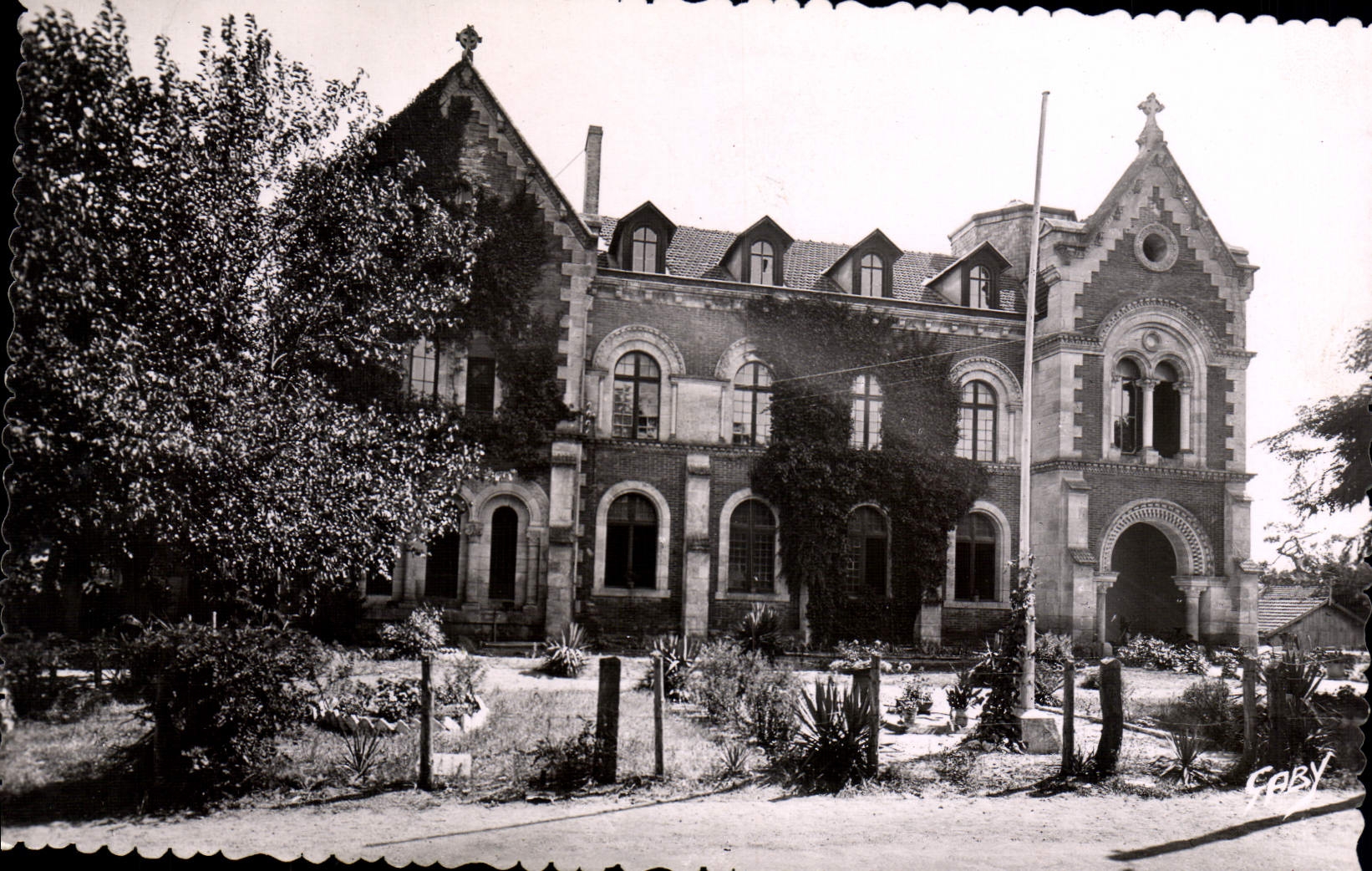 Abbaye des Bénédictins — Souillac-sur-Mér (Gironde) — Éditions Gaby