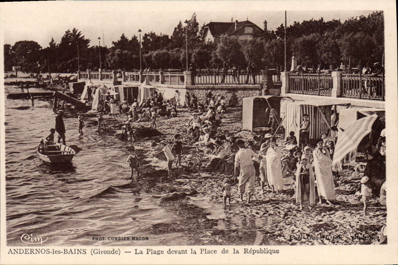 ANDERNOS-les-BAINS (Gironde) — La Plage devant la Place de la République — Phot. Combier Macon