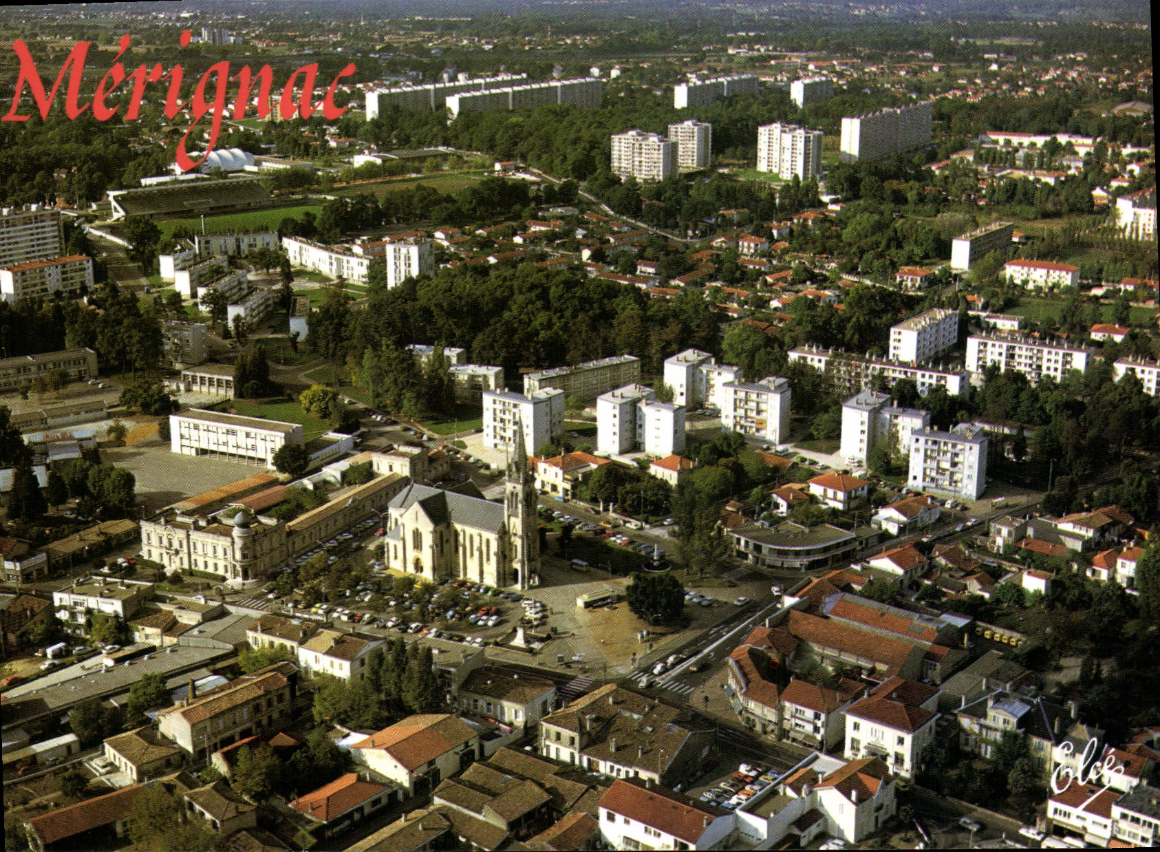 CPSM Merignac Vue Generale Au Premier plan l'Eglise et la Place du General de Gaulle