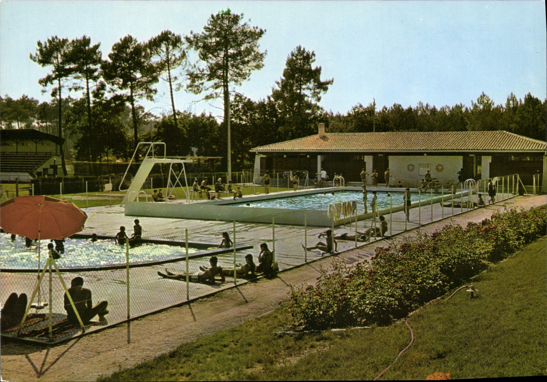 Sallèles (Gironde) — La piscine municipale — Éditions « ThéoJac »