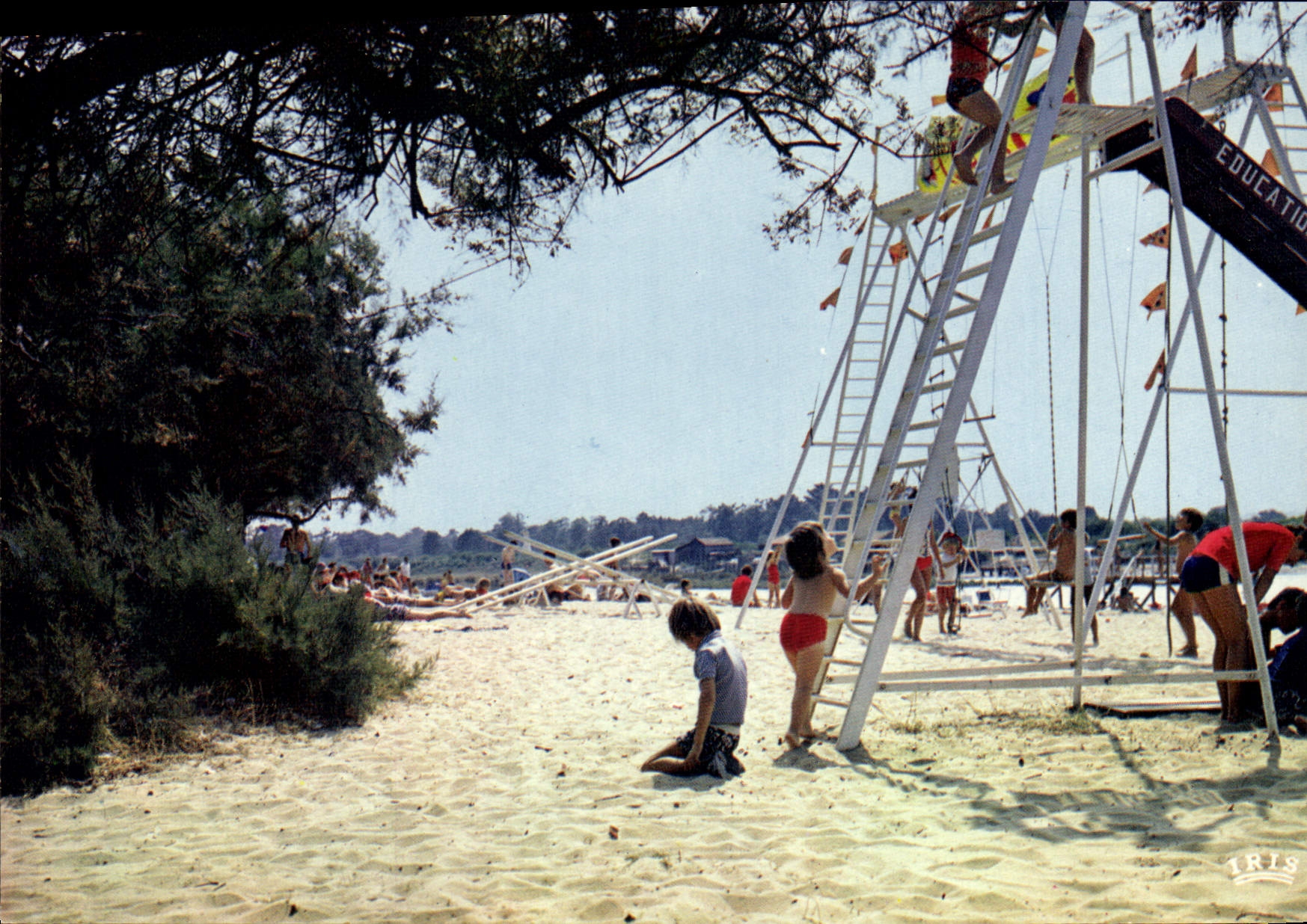 La Hume (Gironde) — La Plage et les Jeux d'enfants — Éditions Modernes, Limoges