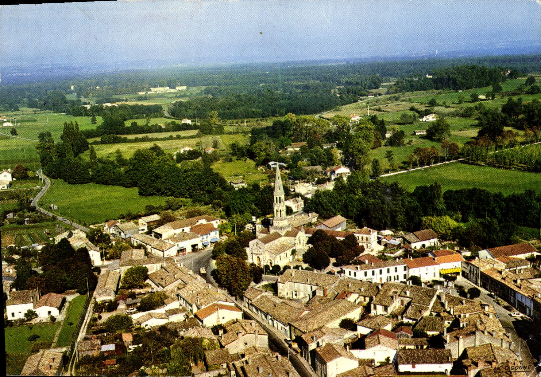 Labrède (Gironde) — Vue générale de l'église Saint-Jean d'Estatades — Éditions La Cigogne