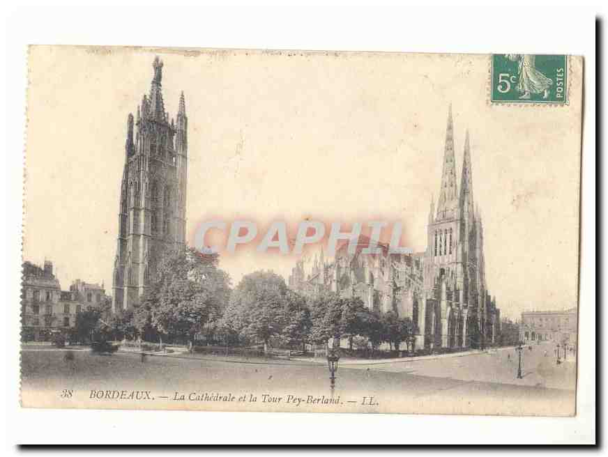 Bordeaux CPA La cathedrale et la Tour Pey Berland