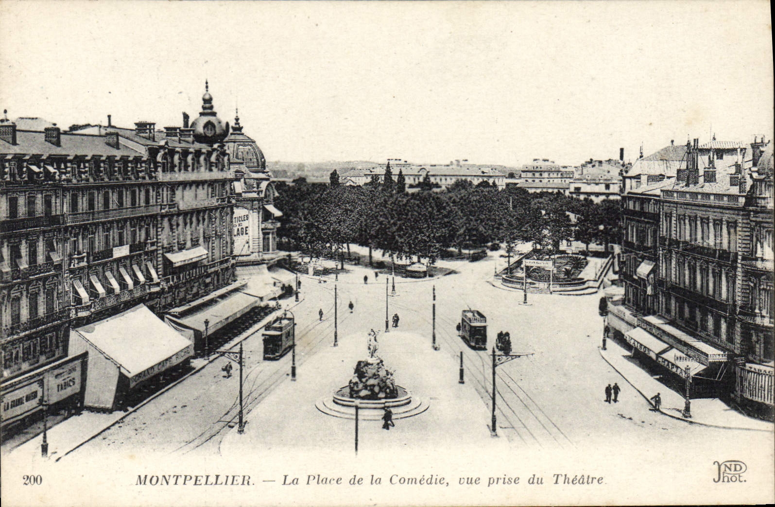 CPA Montpellier La Place De La Comedie Vue Prise Du Theatre