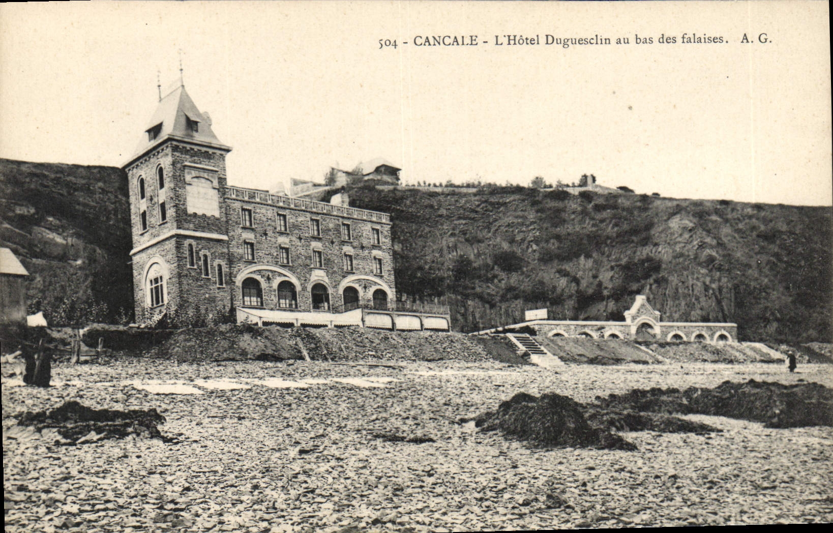 Cancale - L'Hôtel Duguesclin au bas des falaises — A.G. n°504