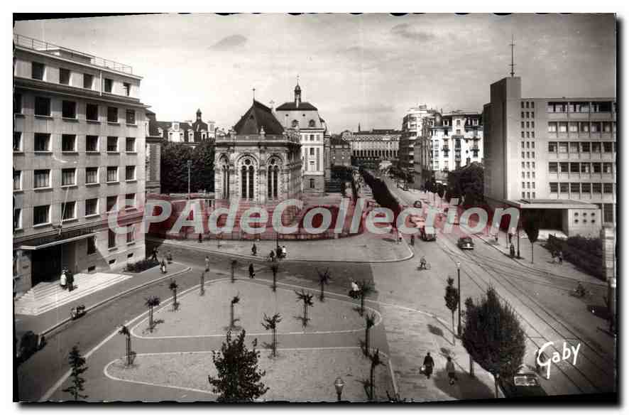 Place Saint-Georges — vue aérienne avec église et bâtiments — Gaby