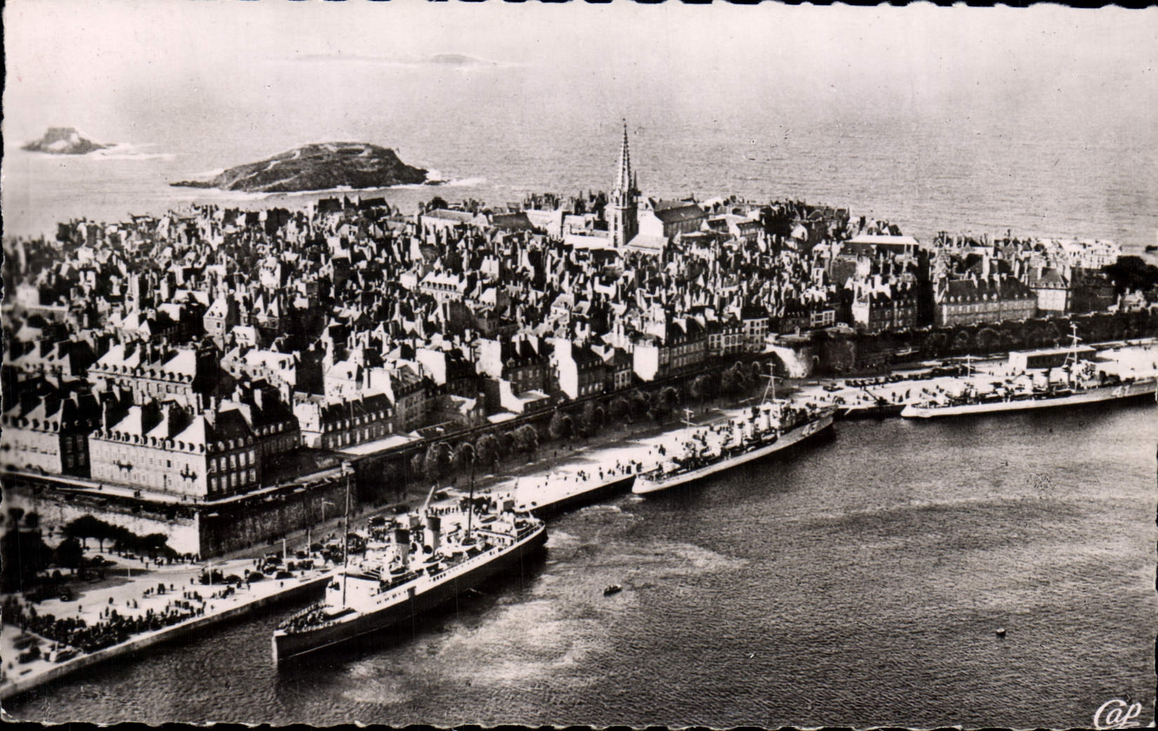 Saint-Malo — Vue aérienne — (Cliché Ouest-Eclair) — n°198