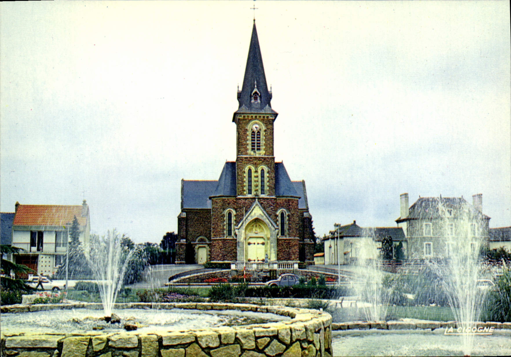 Chartres-de-Bretagne — Église — La Cigogne