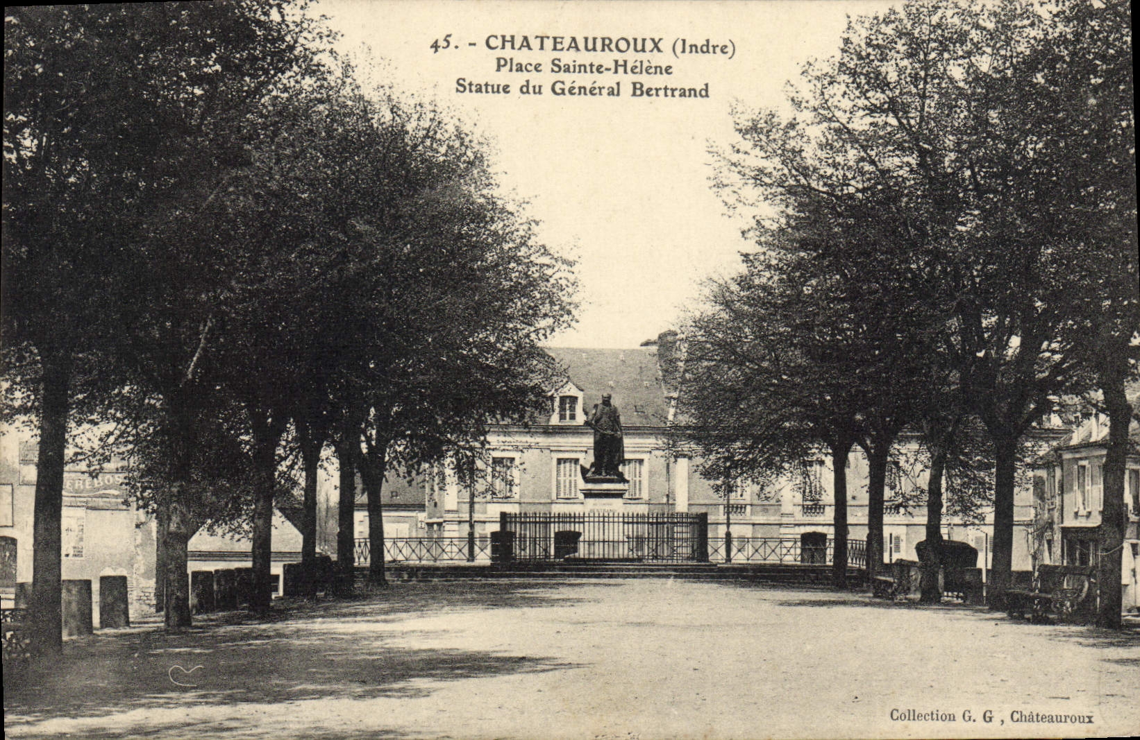 Châteauroux (Indre) — Place Sainte-Hélène, Statue du Général Bertrand — Collection G. G.