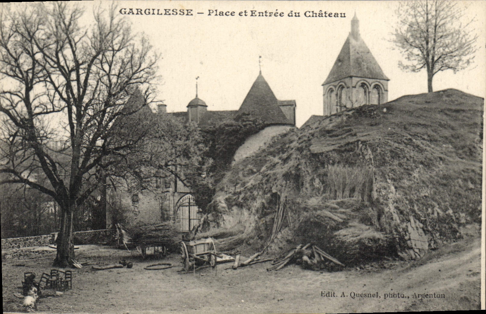 Gargilesse — Square and Entrance to the Castle — Edit. A. Quesnel, photo. Argenton