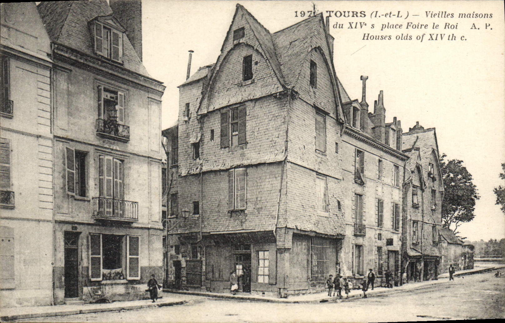 CPA Tours Vieilles Maisons Place Foire Le Roi
