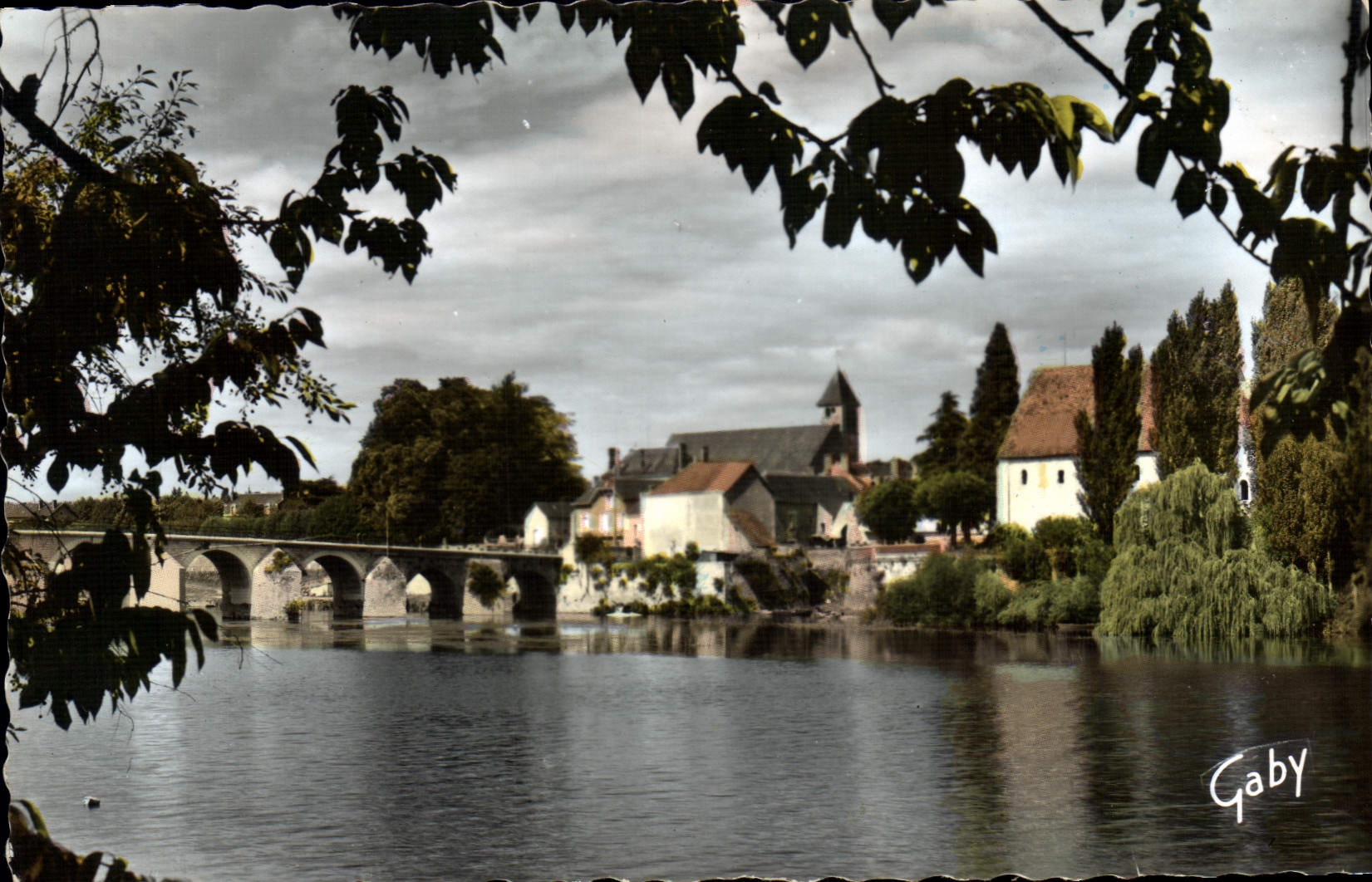 CPA La Haye Descartes La Creuse Et Le Pont