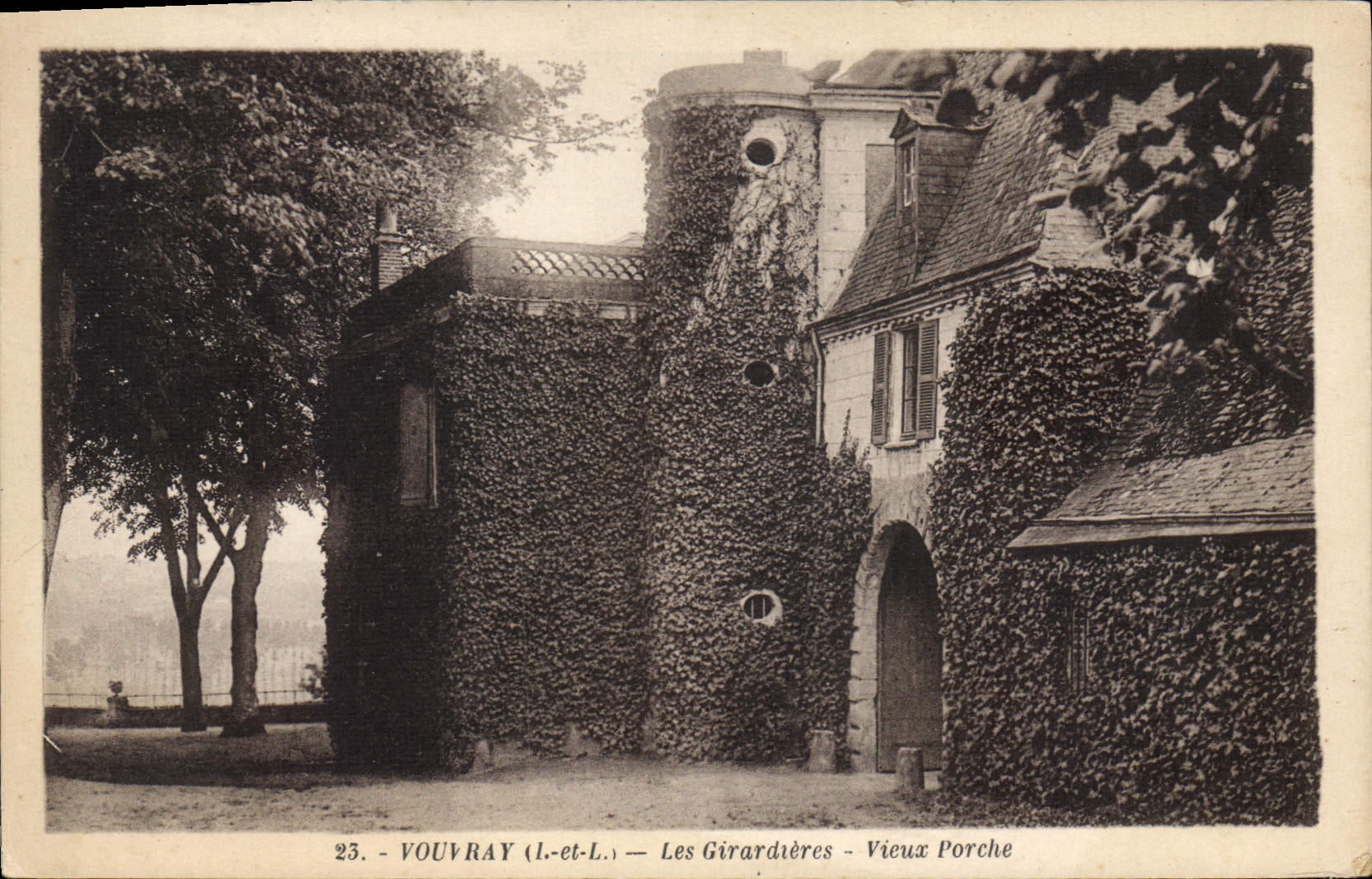 CPA Vouvray Les Girardieres Vieux Porche
