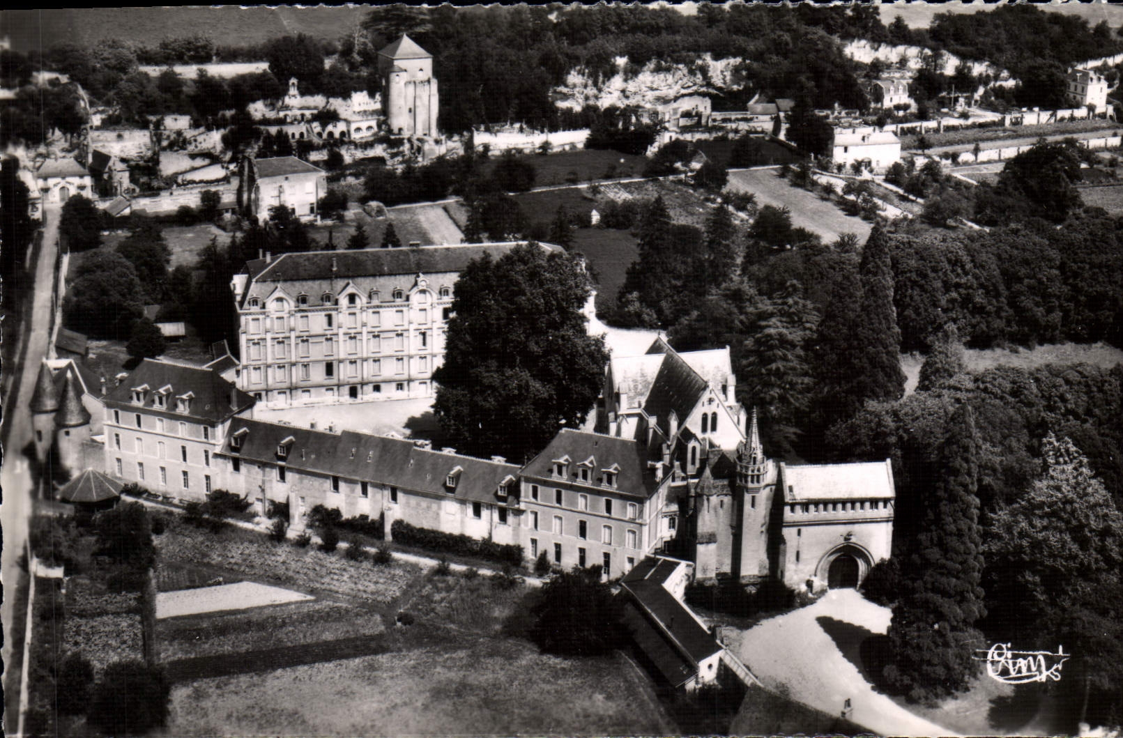 CPA Ste Radegonde En Touraine L'Abbaye De Marmoutier Vue Aerienne