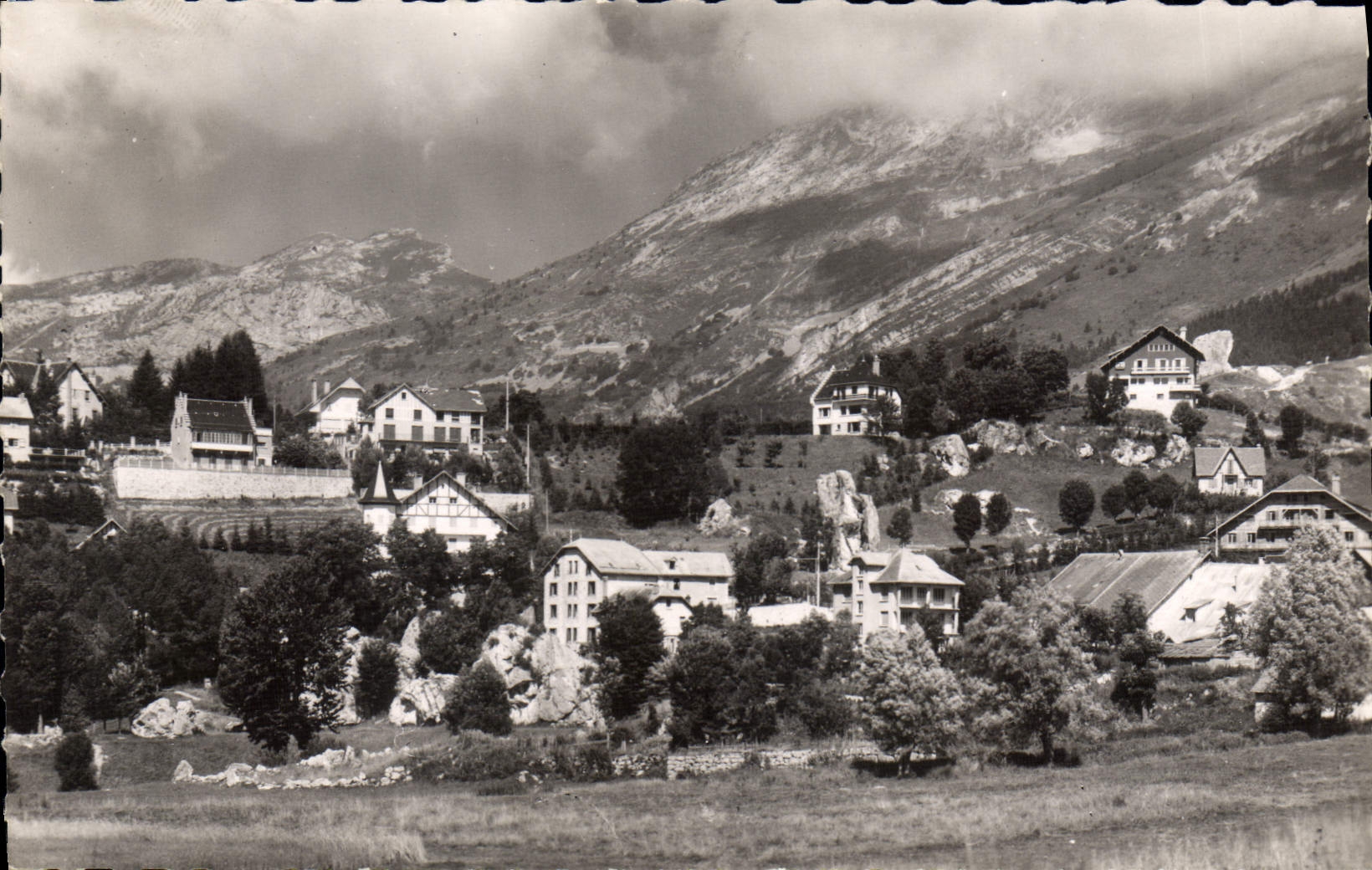 Villard-de-Lans (Isère) — Vue générale — Les Pensions d'enfants — Édition La Cigogne