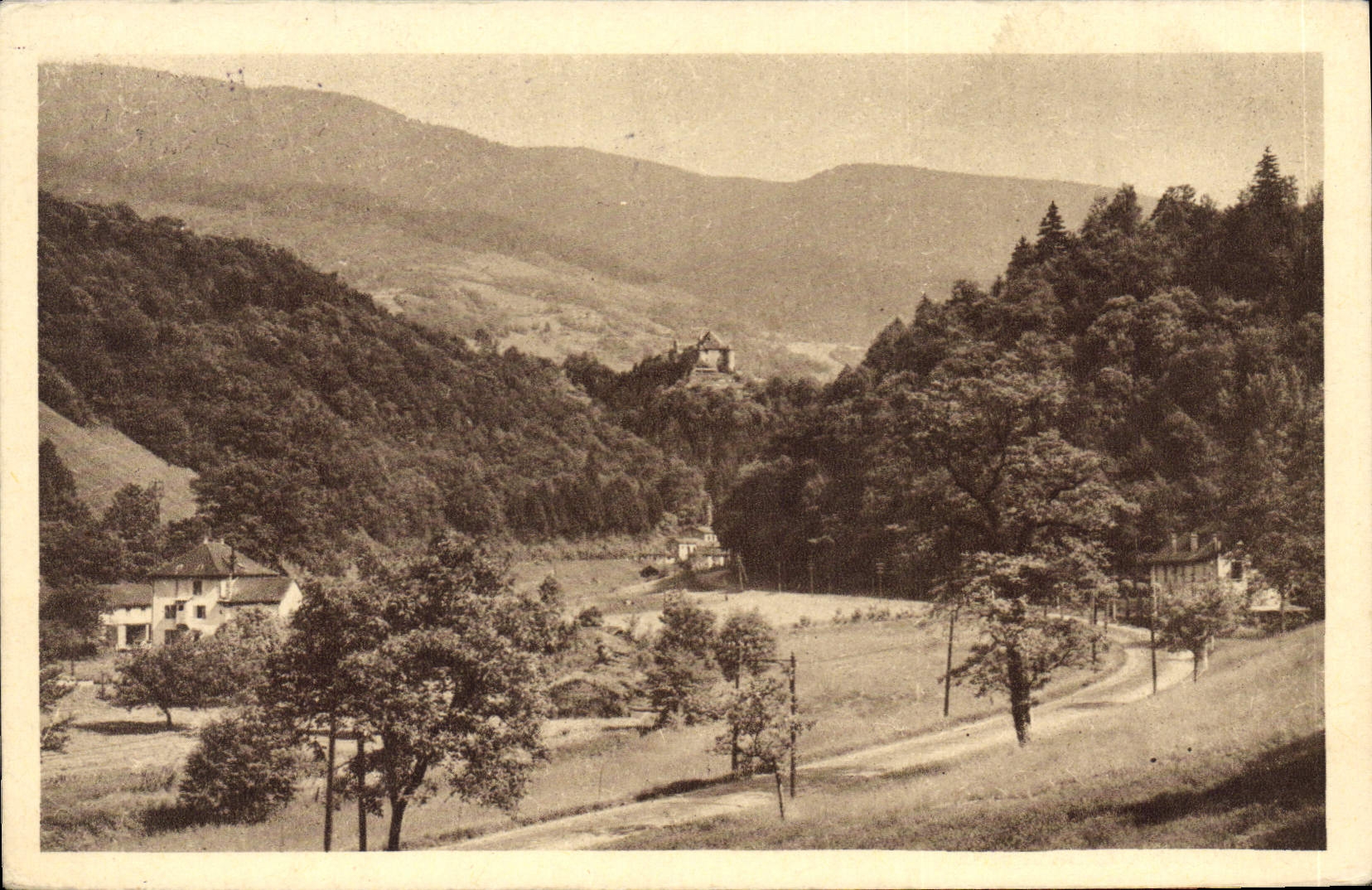 Les Gorges du Sonnant, le Château et la Maison de Moitière — URIAGE — Imp. & Mes. Edit. Dornach