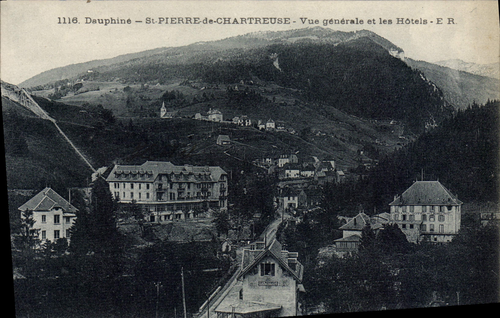 St-Pierre-de-Chartreuse — Vue générale et les Hôtels — E R