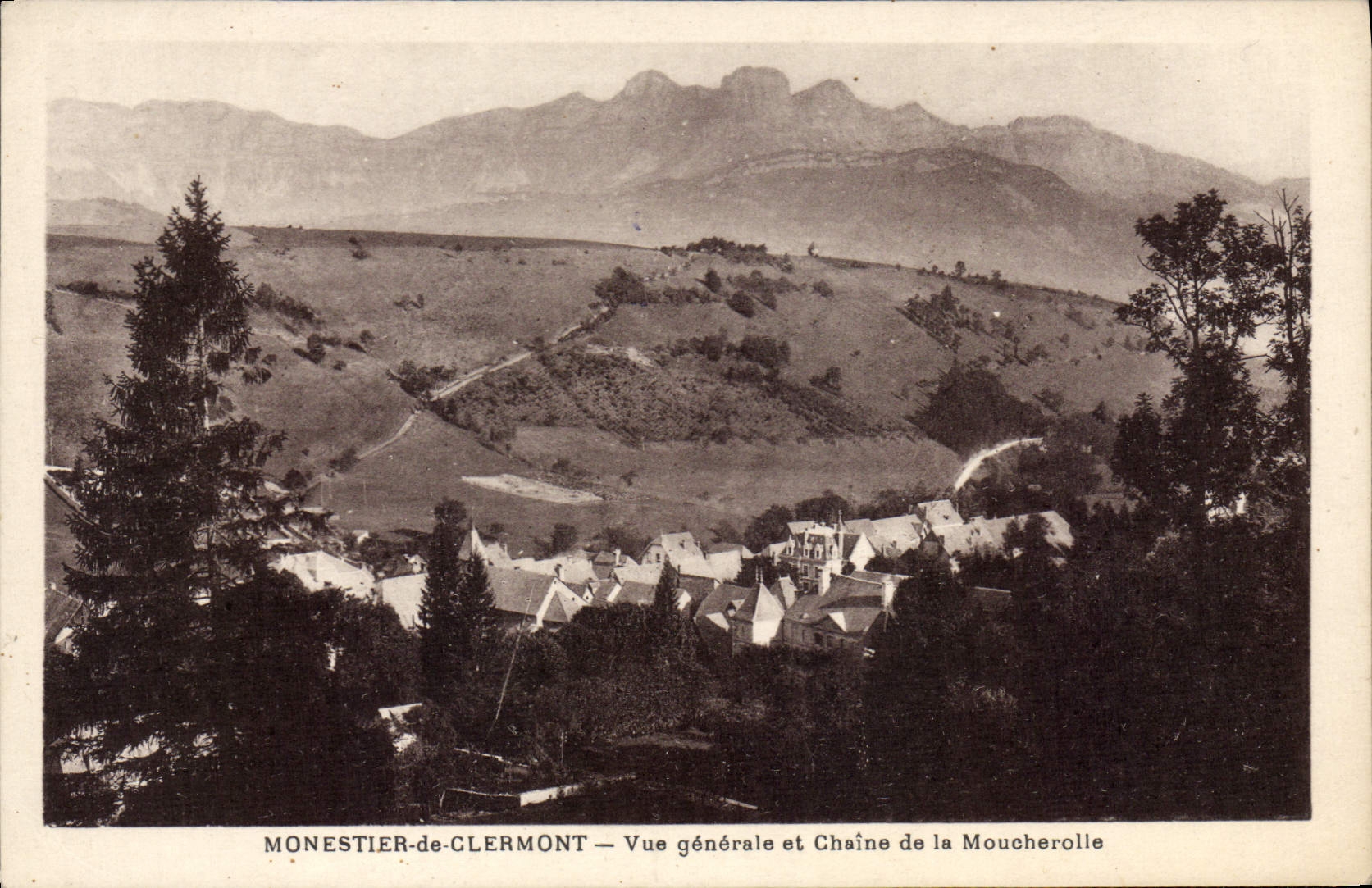Monestier-de-Clermont — Vue générale et Chaîne de la Moucherolle