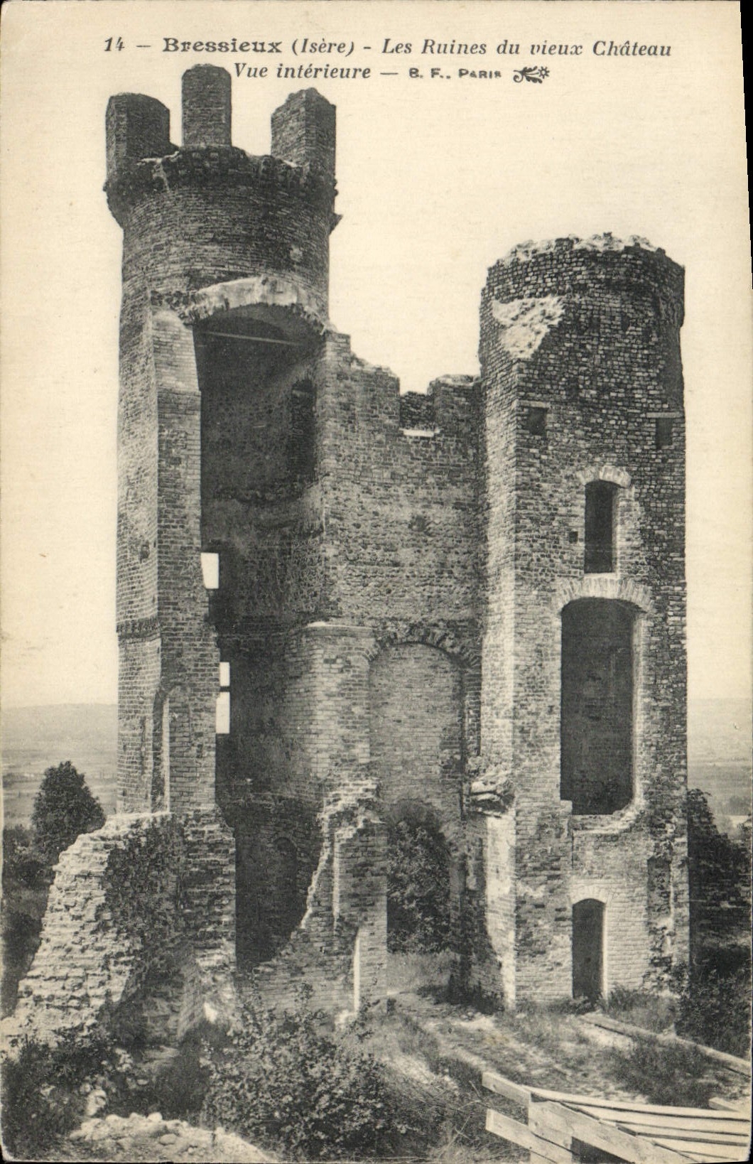 Bressieux (Isère) — Les Ruines du vieux Château — B.F. Paris n°14