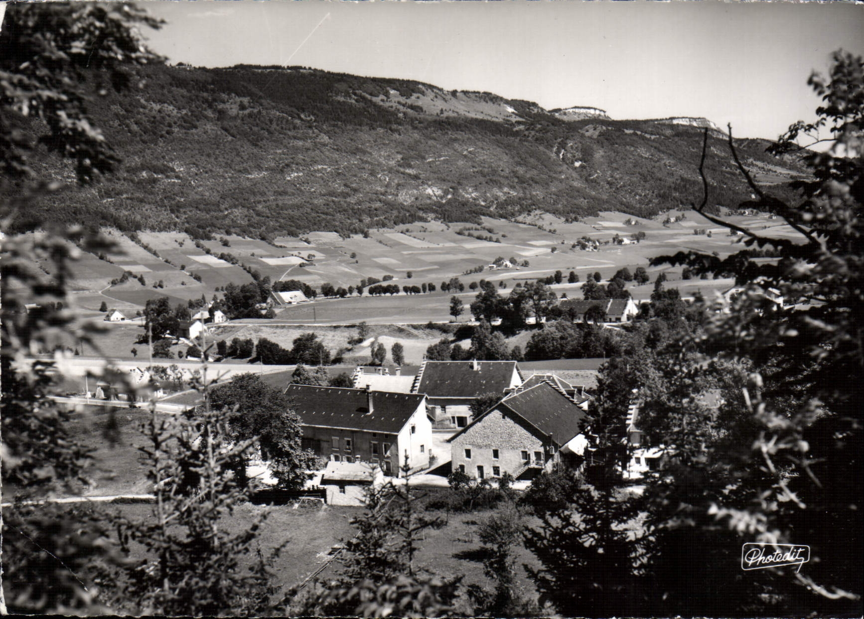 Lans-en-Vercors — Vue partielle de la Station, Côte du Mas - Les Egauts, dominés par la Robertière et le Molière — Photodit