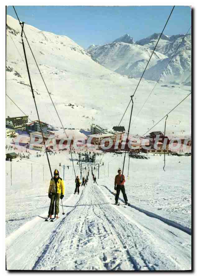 Alpe d'Huez — Les téléskis du Signal au fond, le Grand Pic de la Mésé (3983 m) — Éditeur SPADEM