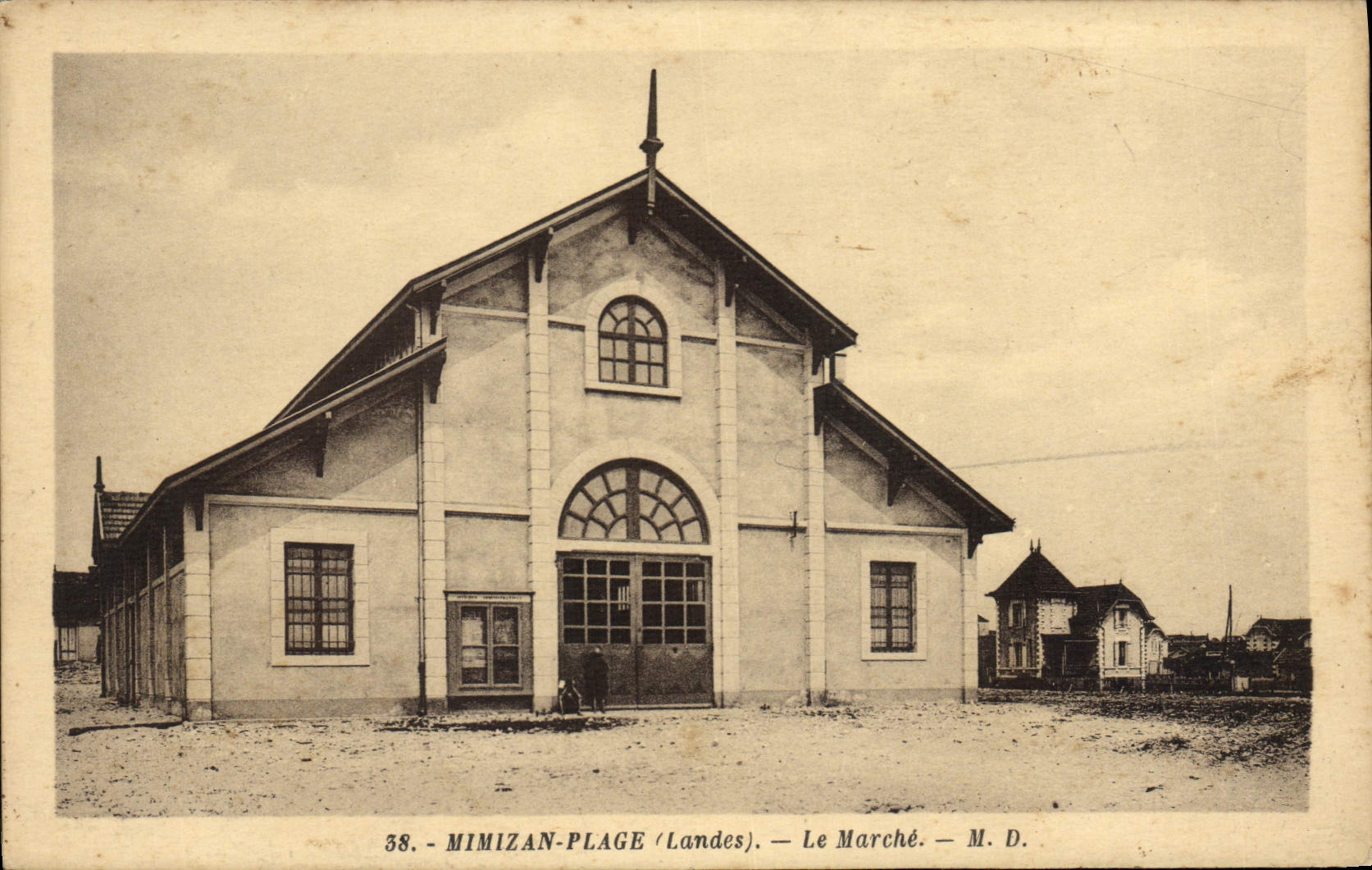 MIMIZAN-PLAGE (Landes) — Le Marché — M. D.