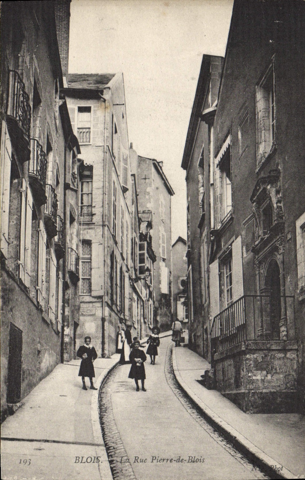 BLOIS — La Rue Pierre-de-Blois — N. Y. Phot