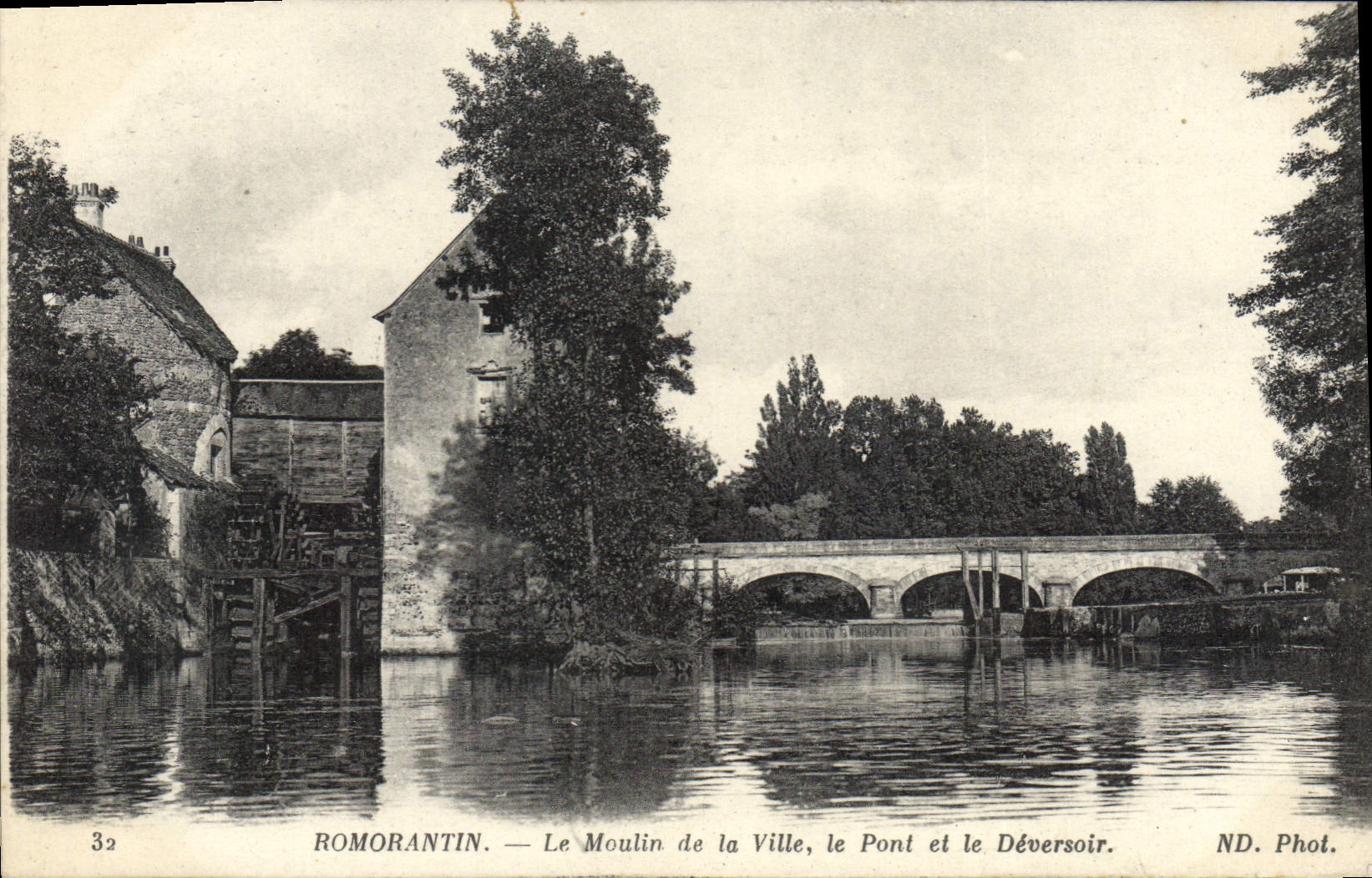 CPA Romorantin Le Moulin De La Ville Le Pont Et Le Deversoir