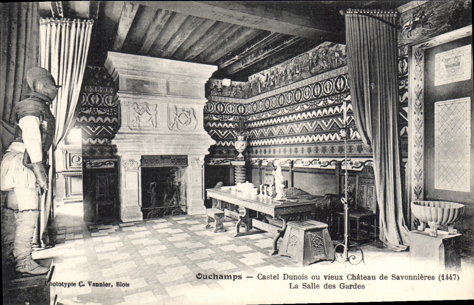 CPA Ouchamps Castel Dunois ou Vieux Chateau de Savonnieres La Salle des Gardes