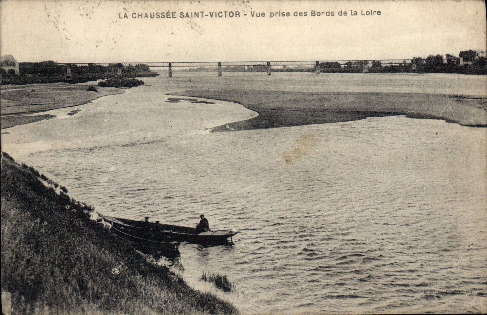 La Chaussée Saint-Victor — Vue prise des Bords de la Loire — Éditeur C. Duret, n° 32
