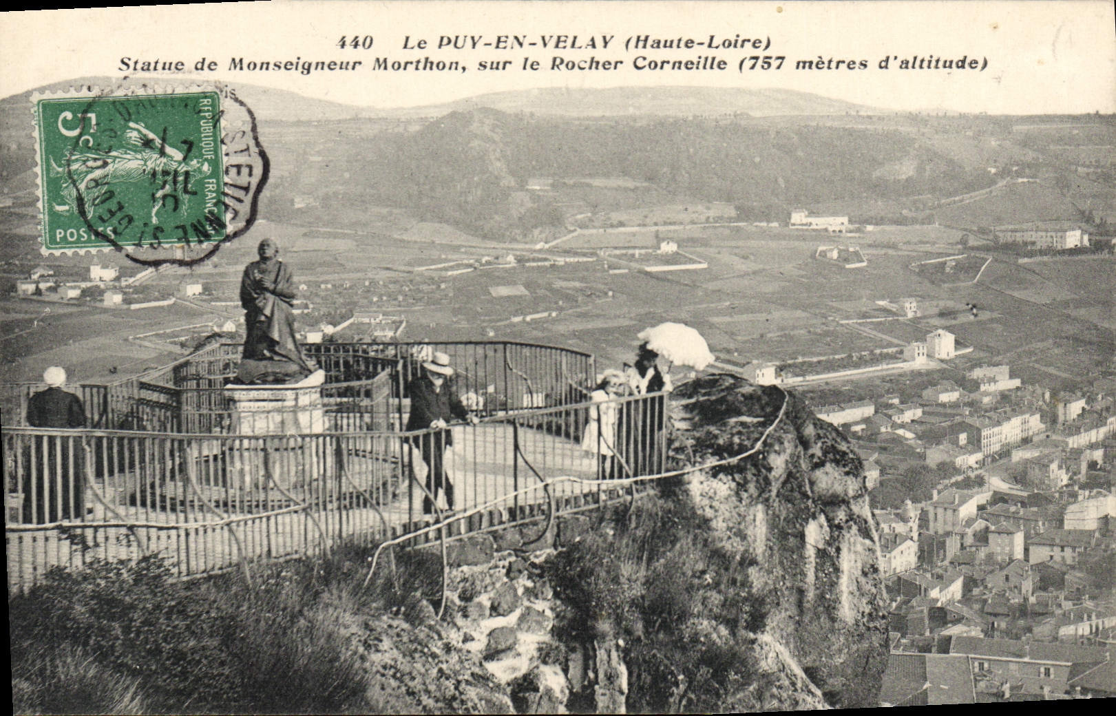 Le PUY-EN-VELAY (Haute-Loire) — Statue de Monseigneur Morthon sur le Rocher Corneille (757 mètres d'altitude) — éditeur inconnu, n° 440