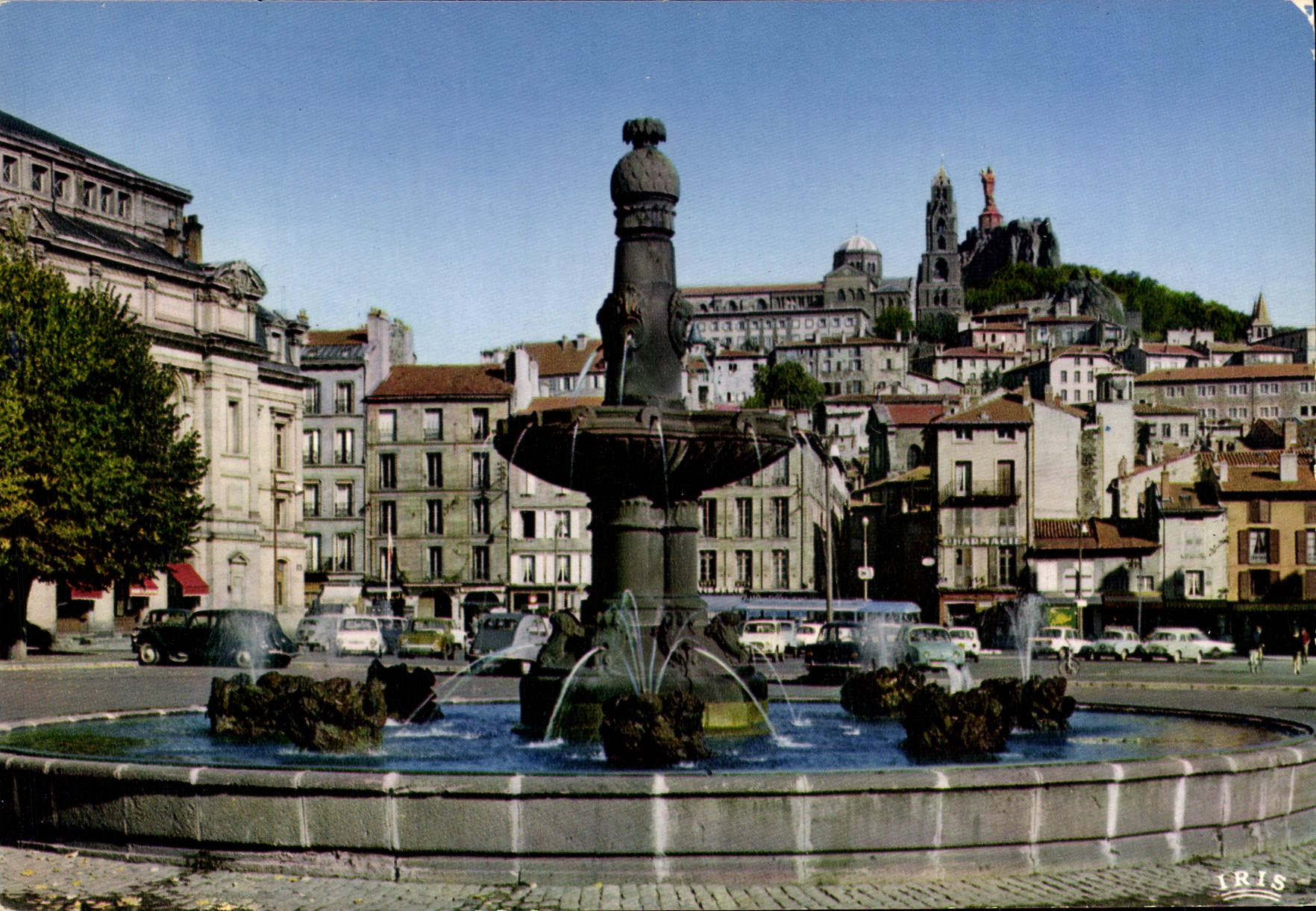 Le Puy-en-Velay — Place Michelet et le Rocher Cornelle — IRIS