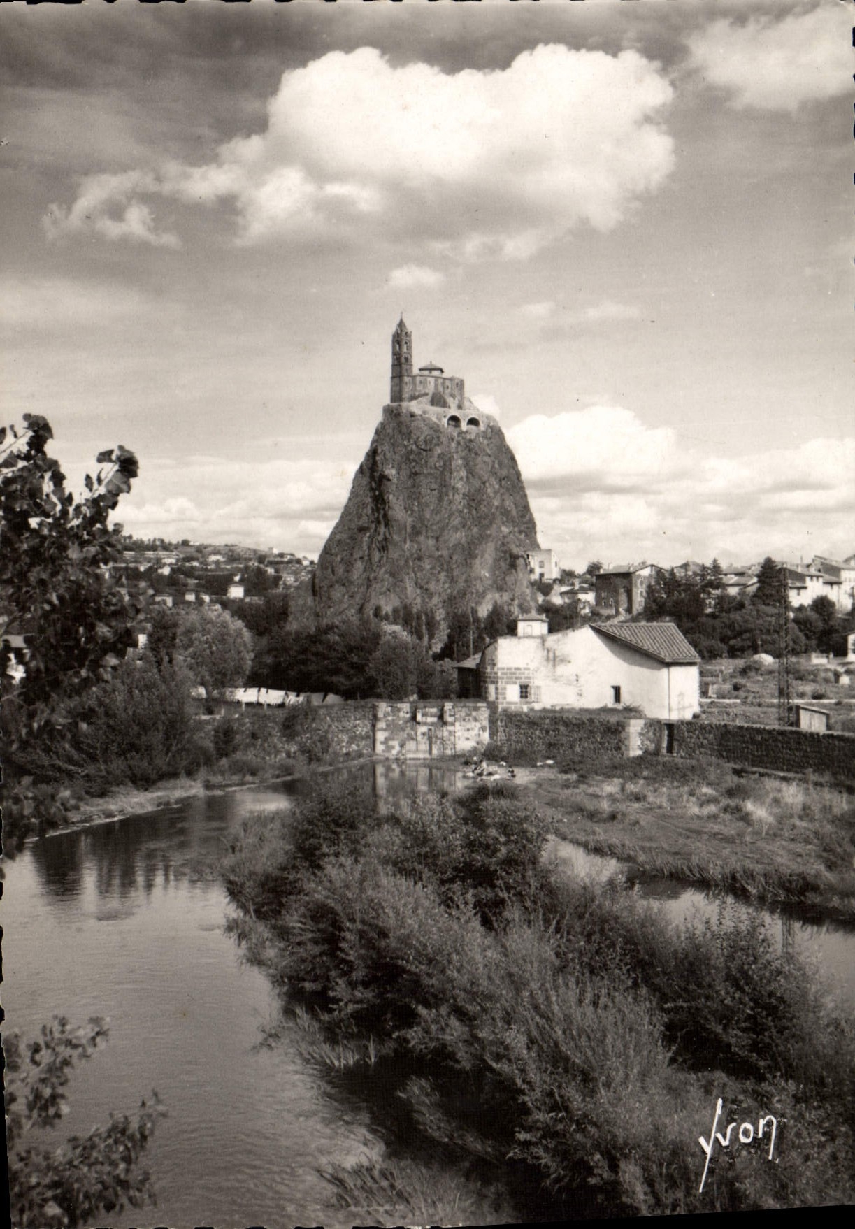 Le Puy (Haute-Loire) — Le rocher Saint-Michel et la Borne — Éditions d'Art 'Yvon', Paris