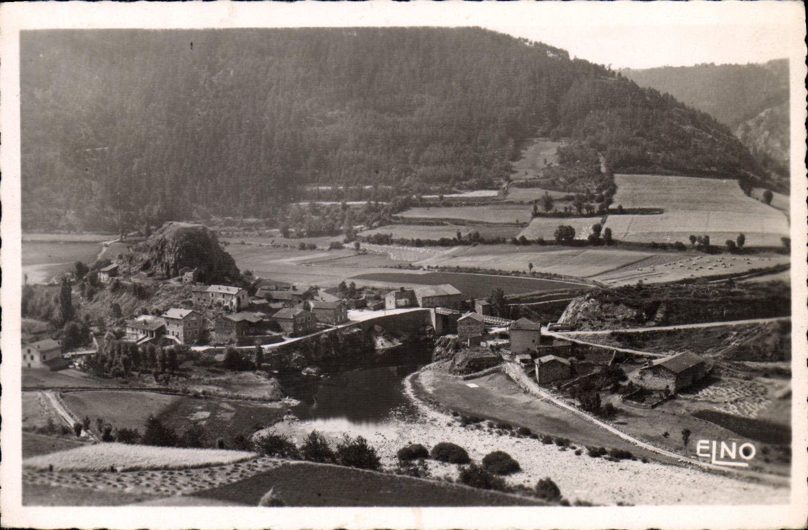 CPA Goudet Quartier de la Bourgade et le Rocher de Pipet